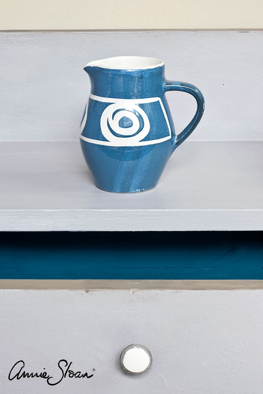 Annie Sloan Chalk paint Paloma målat bord byrå låda interiör Glada ungmöns diversehandel bild 6