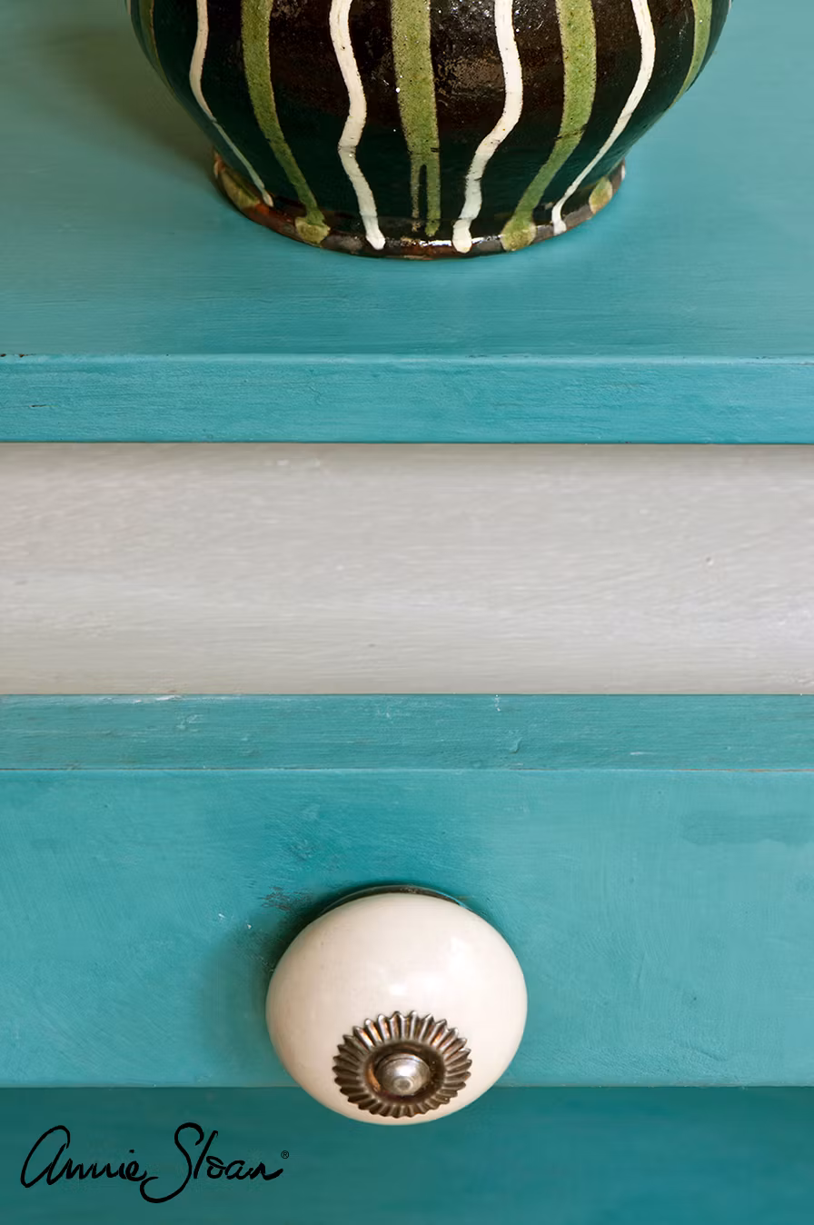 Annie Sloan Chalk paint Provence  målad byrå låda interiör Glada ungmöns diversehandel bild 6