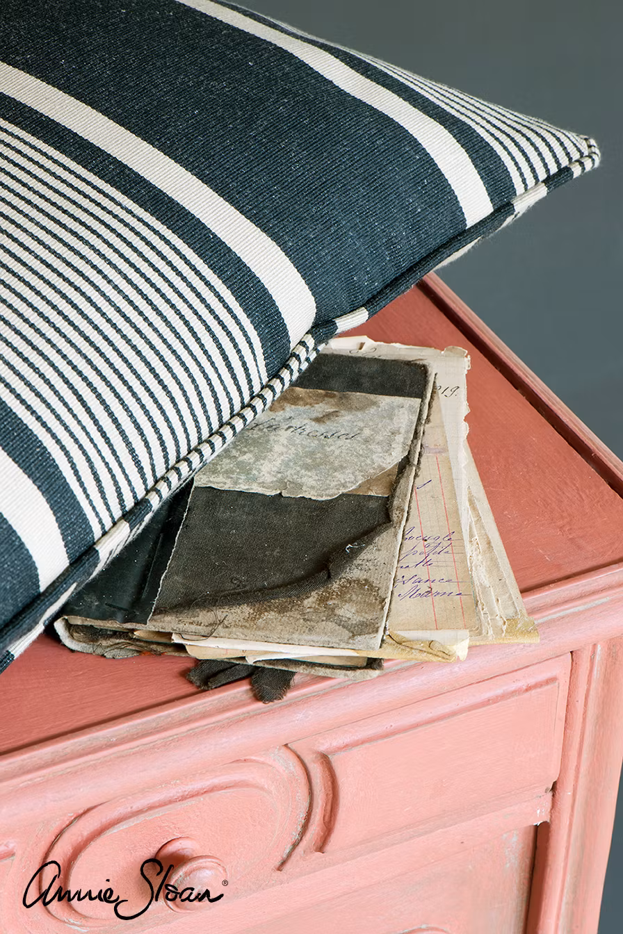 Annie Sloan Chalk paint Scandinavian Pink  målad byrå skåp Glada ungmöns diversehandel bild 5