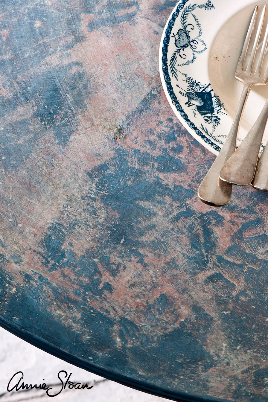 Annie Sloan Chalk paint Aubusson Blue  målat bord Glada ungmöns diversehandel bild 14