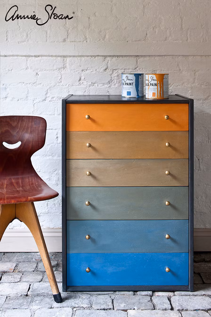 Annie Sloan Chalk paint Barcelona målat skåp Glada ungmöns diversehandel bild 10