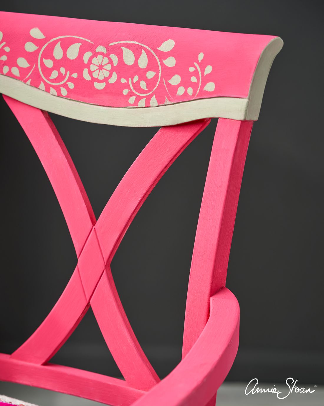 Annie Sloan Chalk paint Capri Pink målad stol Glada ungmöns diversehandel bild 10