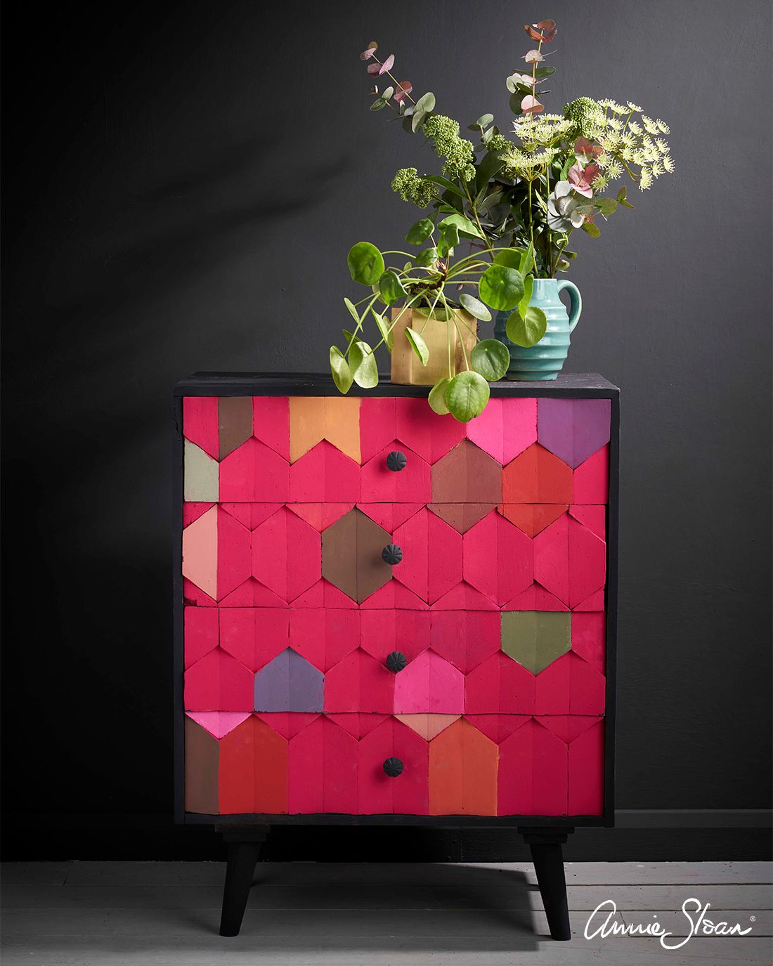 Annie Sloan Chalk paint Capri Pink målat skåp Glada ungmöns diversehandel bild 16