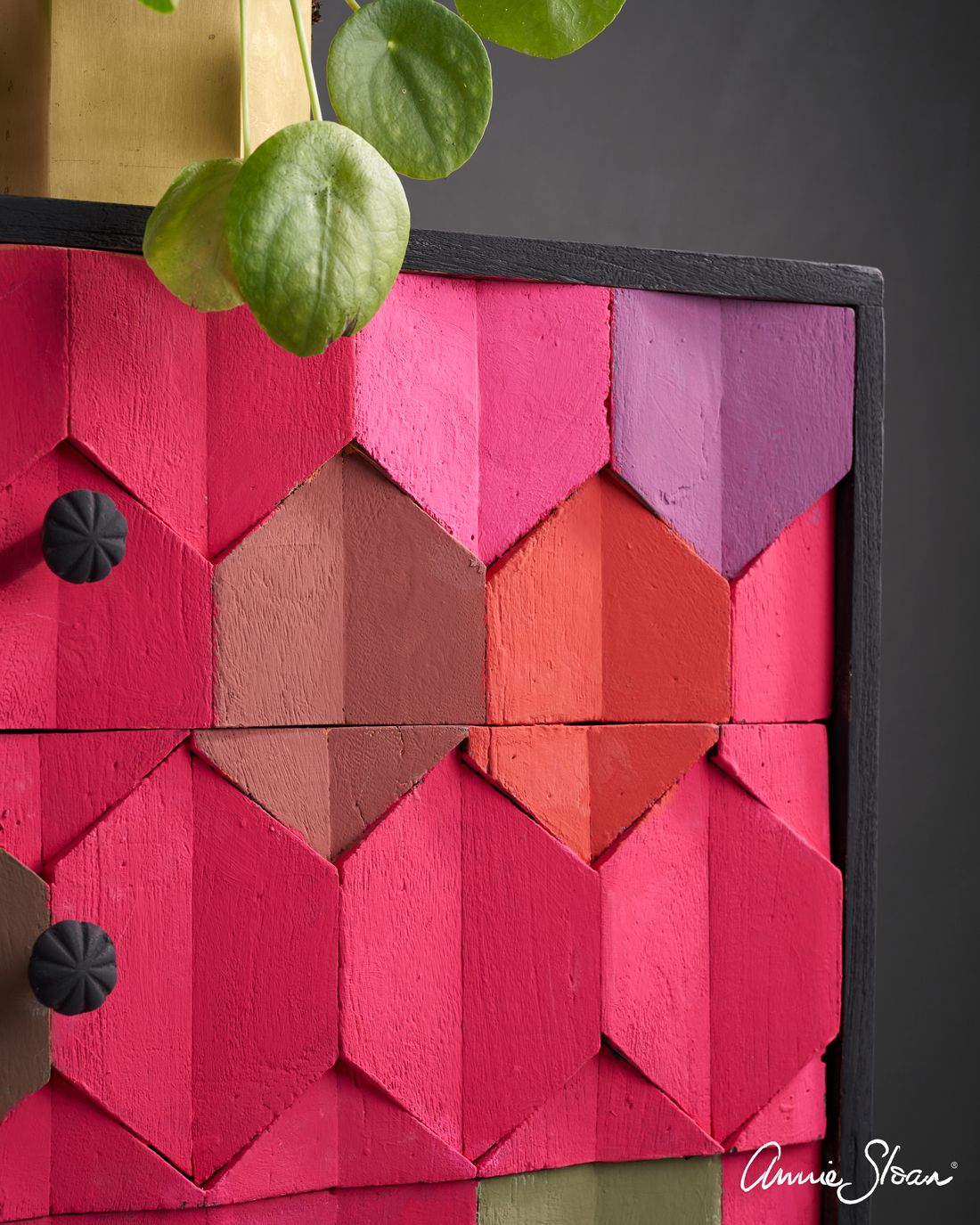 Annie Sloan Chalk paint Capri Pink målat skåp Glada ungmöns diversehandel bild 14