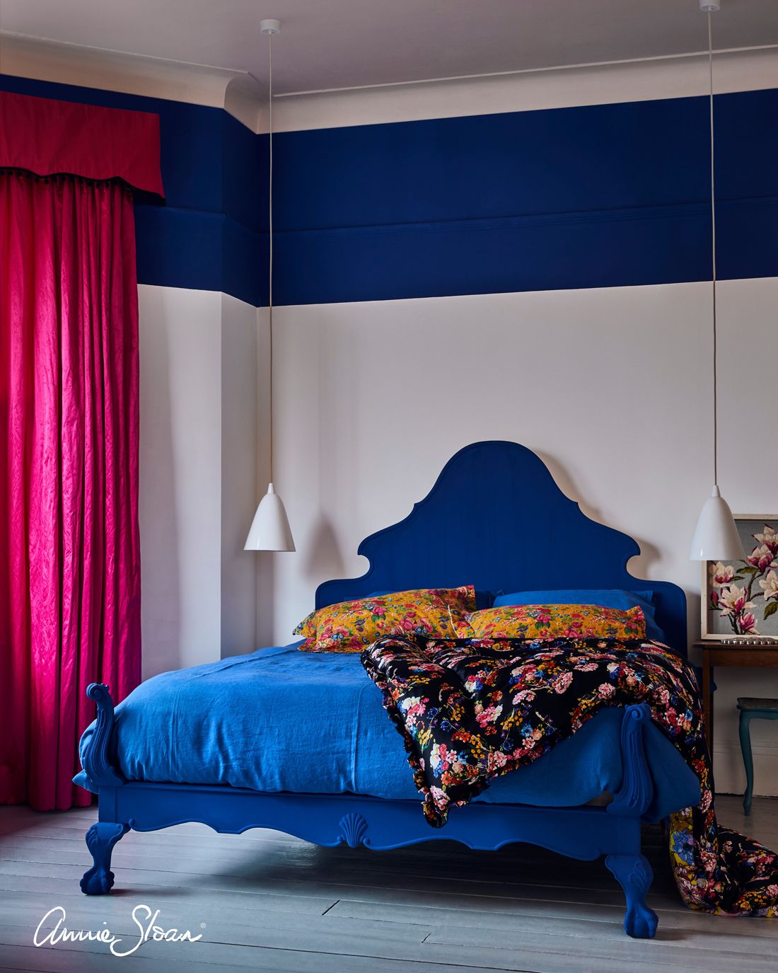 Annie Sloan Chalk paint Napoleonic Blue målad vägg interiör Glada ungmöns diversehandel bild 12