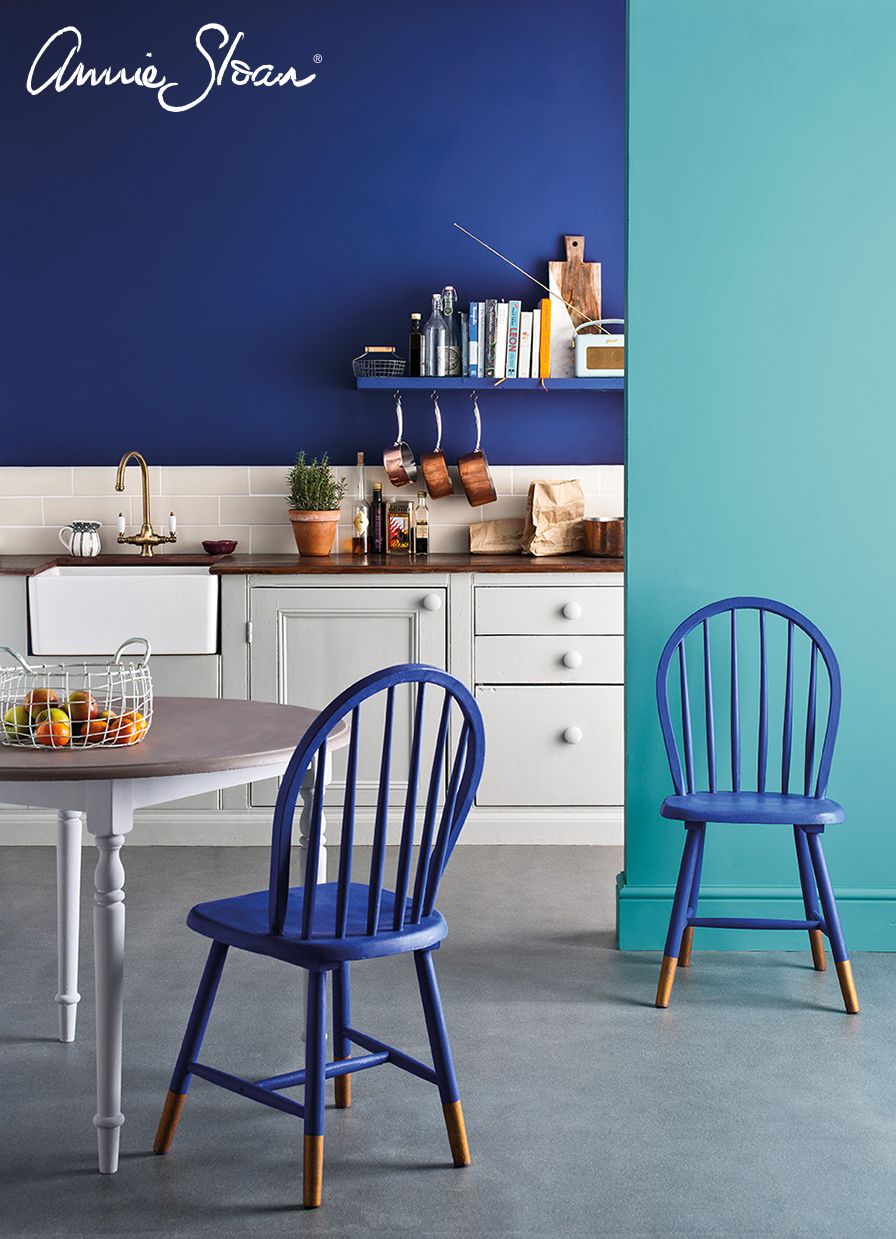 Annie Sloan Chalk paint Napoleonic Blue målad vägg kök interiör Glada ungmöns diversehandel bild 17