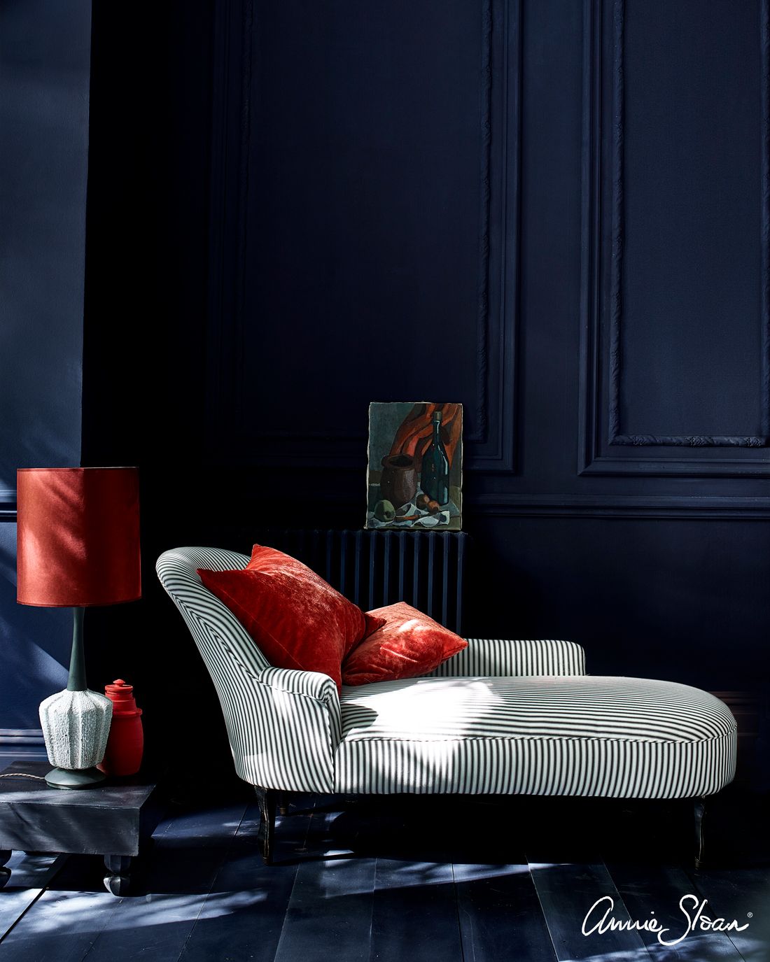 Annie Sloan Chalk paint Oxford Navy målad vägg interiör Glada ungmöns diversehandel bild 6
