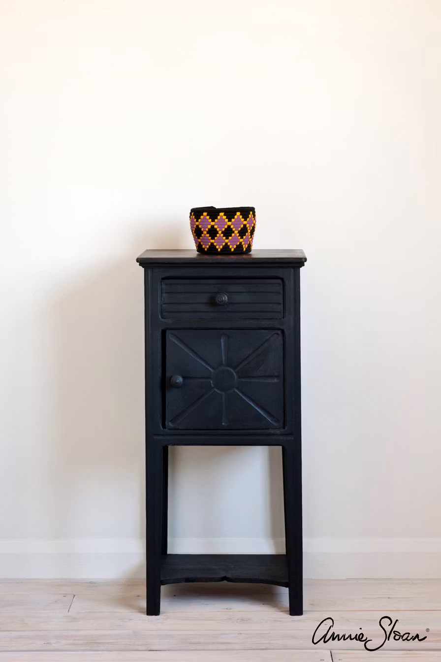 Annie Sloan Chalk paint Athenian black målad byrå interiör Glada ungmöns diversehandel bild 12