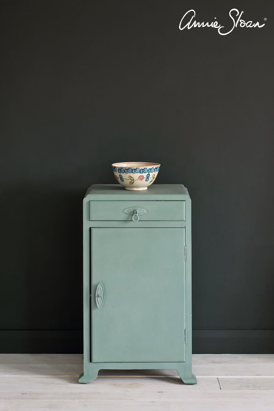 Annie Sloan Chalk paint Duck Egg Blue målad byrå Glada ungmöns diversehandel bild 13