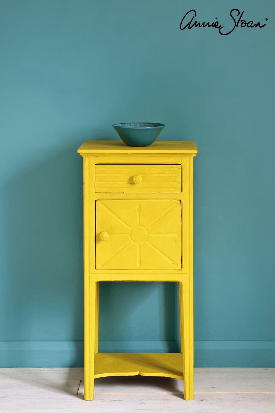 Annie Sloan Chalk paint English Yellow målat skåp Glada ungmöns diversehandel bild 13