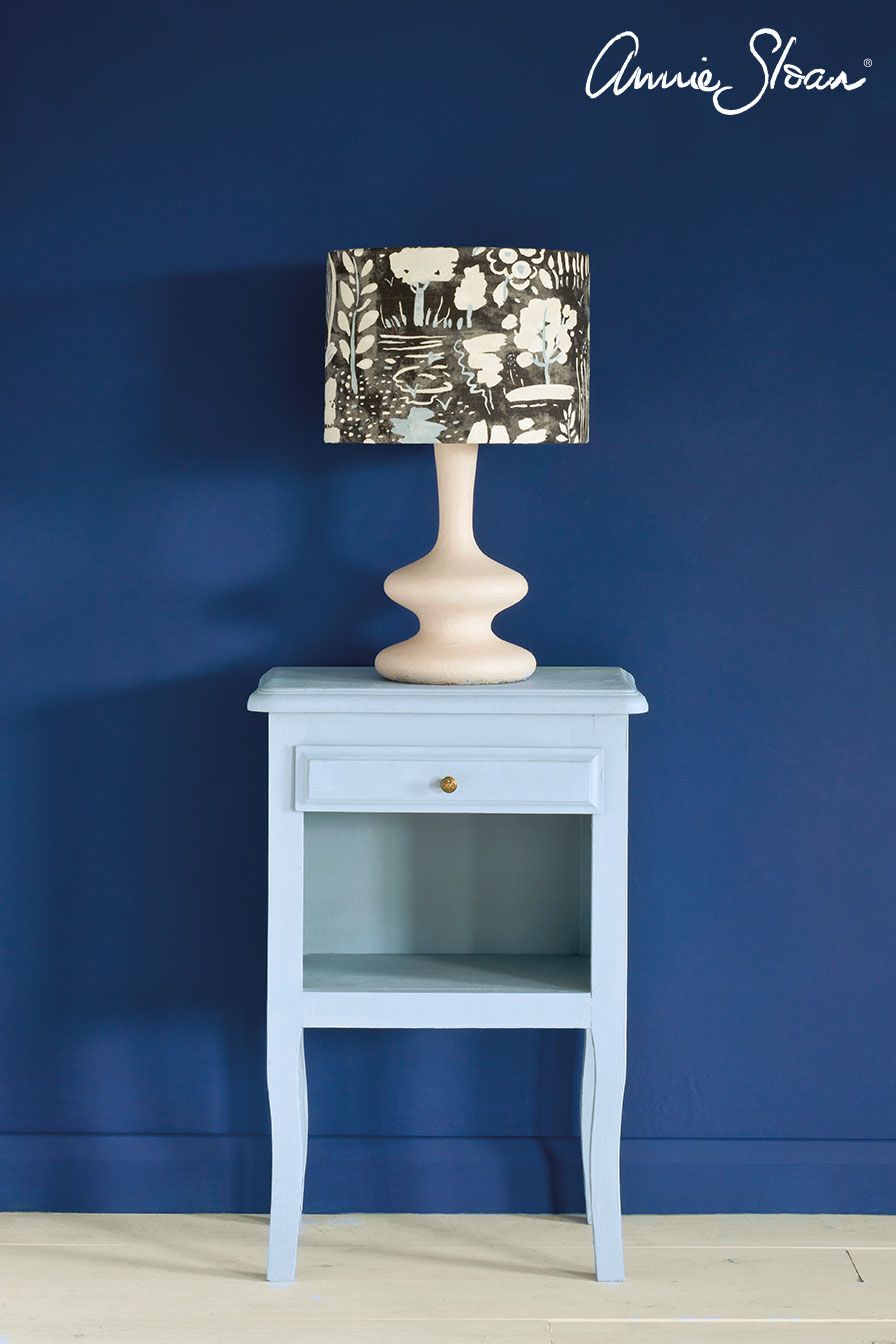 Annie Sloan Chalk paint Louis Blue målad byrå  Glada ungmöns diversehandel bild 8