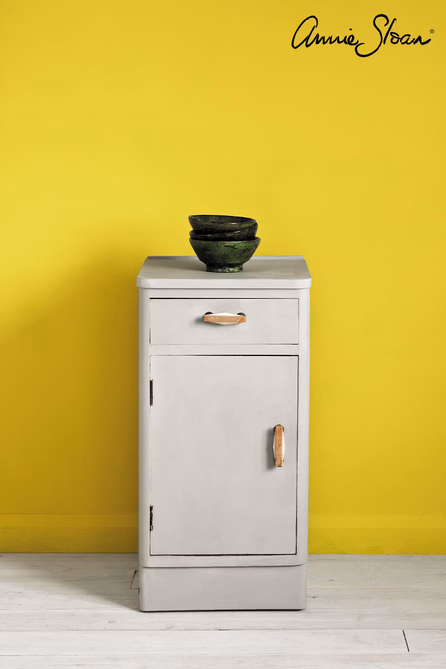 Annie Sloan Chalk paint Paris Grey målad byrå  interiör Glada ungmöns diversehandel bild 10