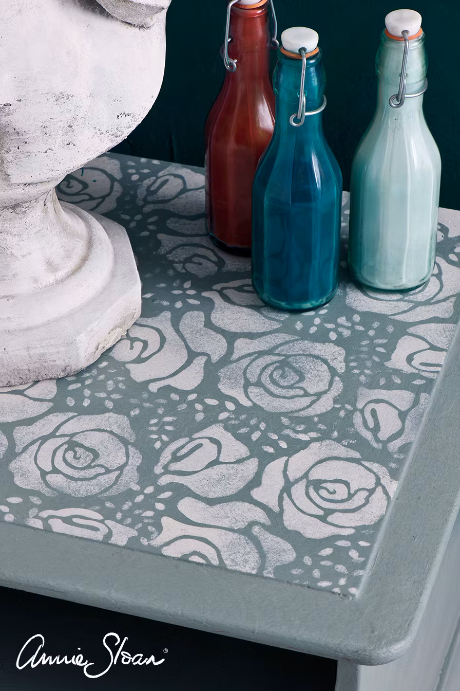 Annie Sloan Chalk paint Provence  målad bordsskiva schablon stencil interiör Glada ungmöns diversehandel bild 15