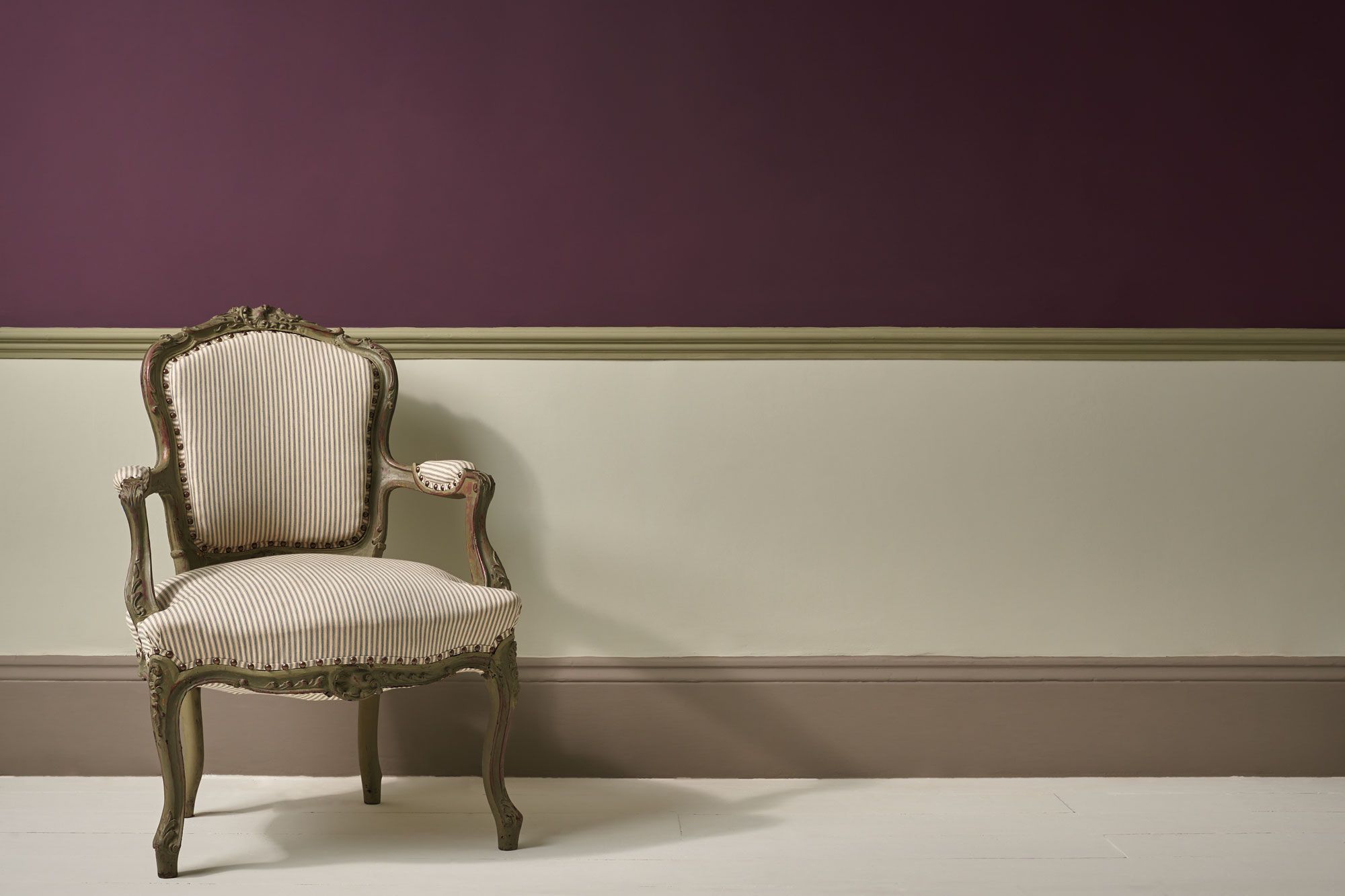 Annie Sloan Wall Paint Tyrian Plum Väggfärg, plommonlila, Glada Ungmön