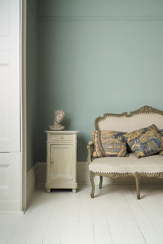 Annie Sloan Wall Paint  Pemberly Blue Väggfärg, Smutsig pastellblå, Blågrå, Glada Ungmön