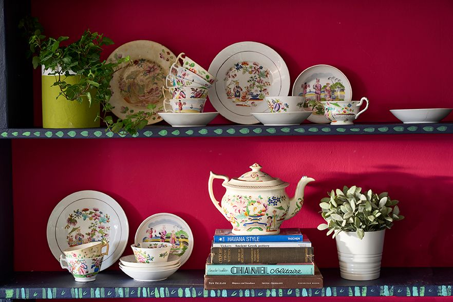 Annie Sloan Wall Paint  Capri Pink väggfärg rosa cerise  interiör kök tallrik glada ungmöns diversehandel 3