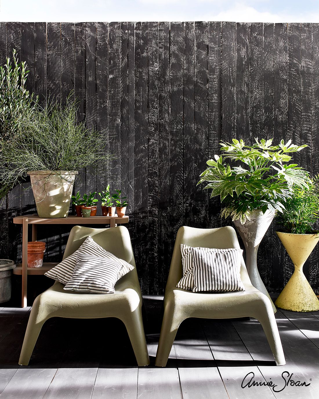 Annie Sloan Wall Paint Athenian Black väggfärg interiör svart kolsvart kök glada ungmöns diversehandel 8