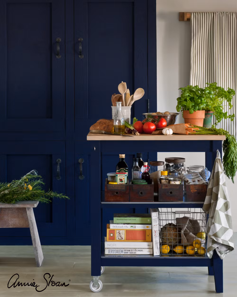Annie Sloan Wall Paint Oxford Navy, Väggfärg, Mörkt Blå, Mörkblå, Glada Ungmön
