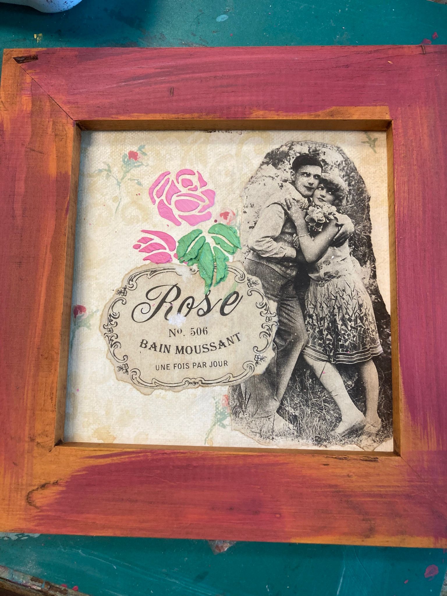 Målarplatta med ram 21x21 cm Barcelona orange Annie Sloan Brown wax decoupage vintage foto glada ungmön