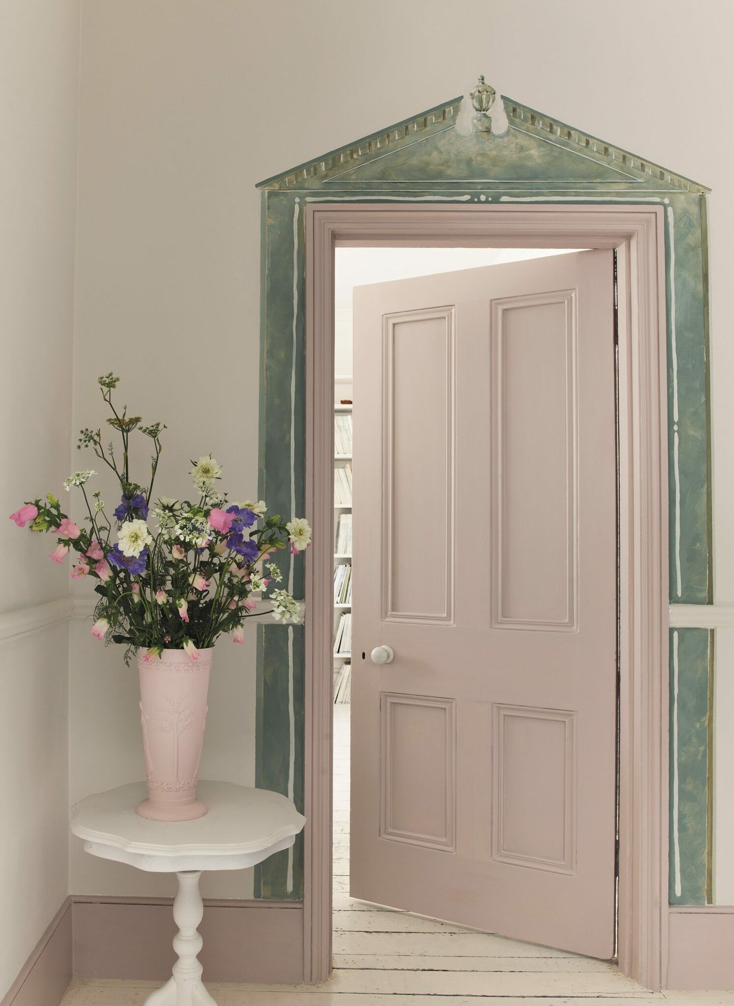 Annie Sloan Wall Paint  Pompadour interiör väggfärg svagt rosa glada ungmöns diversehandel 1