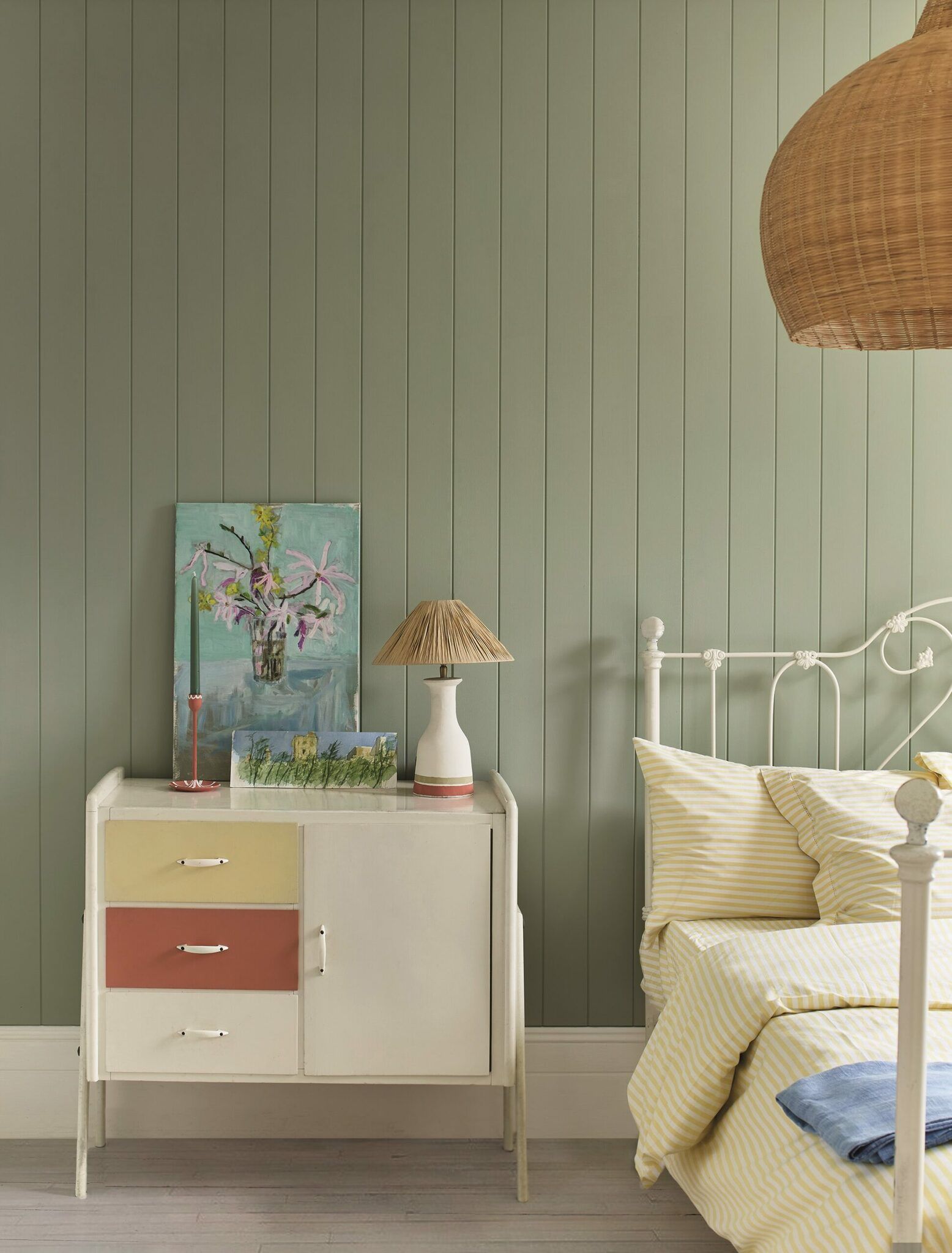 Annie Sloan Wall Paint Terre Verte, Väggfärg Gröngrå, Pastellfärg, Glada Ungmön