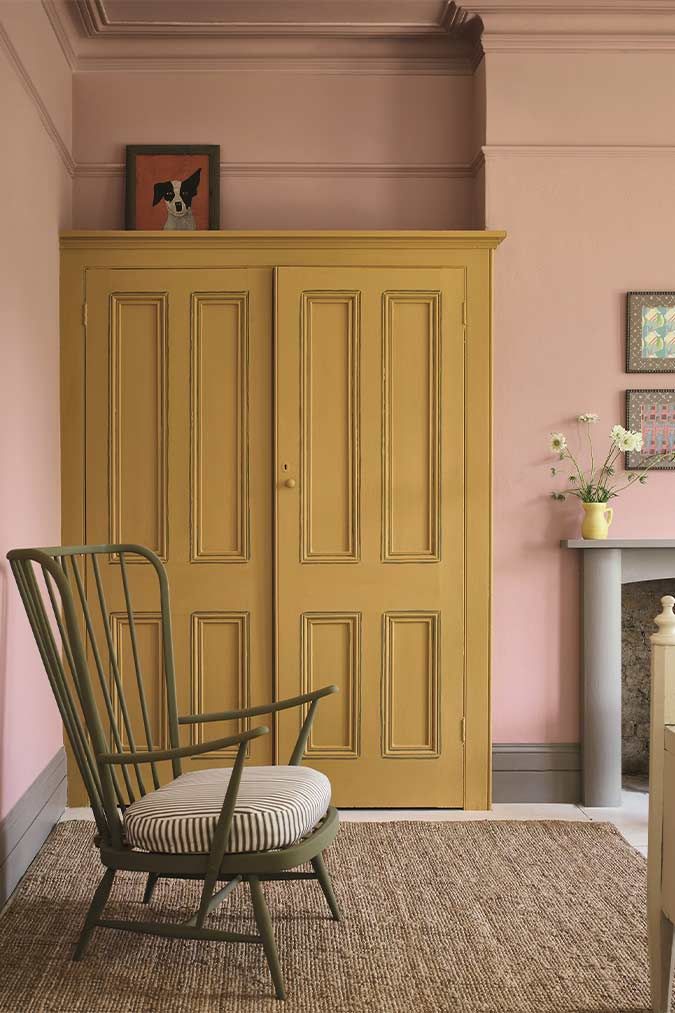 Annie Sloan Wall Paint  Carnaby Yellow väggfärg gul occra interiör glada ungmöns diversehandel 1