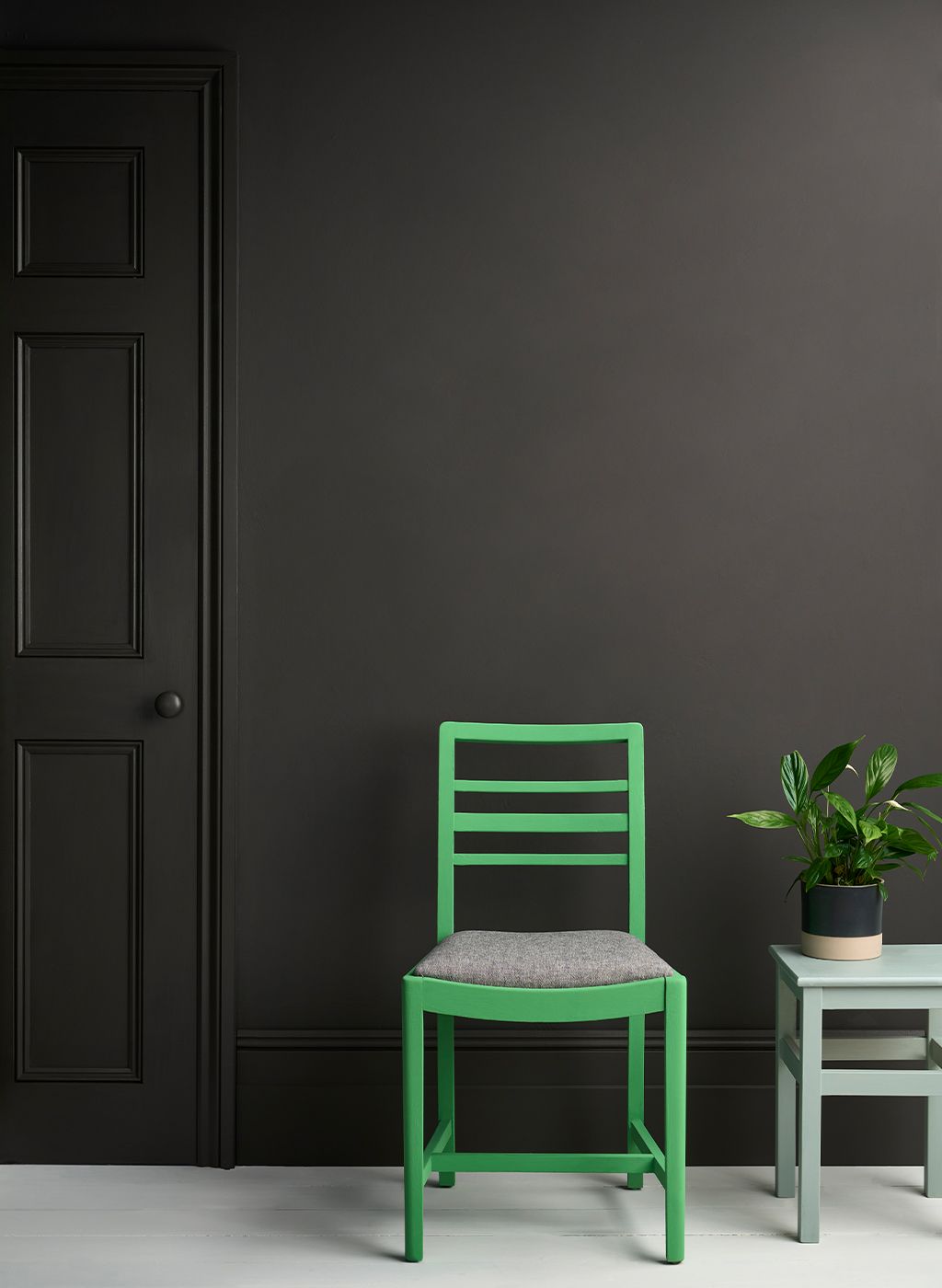 Annie Sloan Wall Paint Graphite, Väggfärg, mörkt grå, svagt svart, blyertsgrå, Glada Ungmön