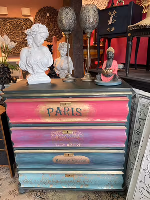 Byrå  PARIS