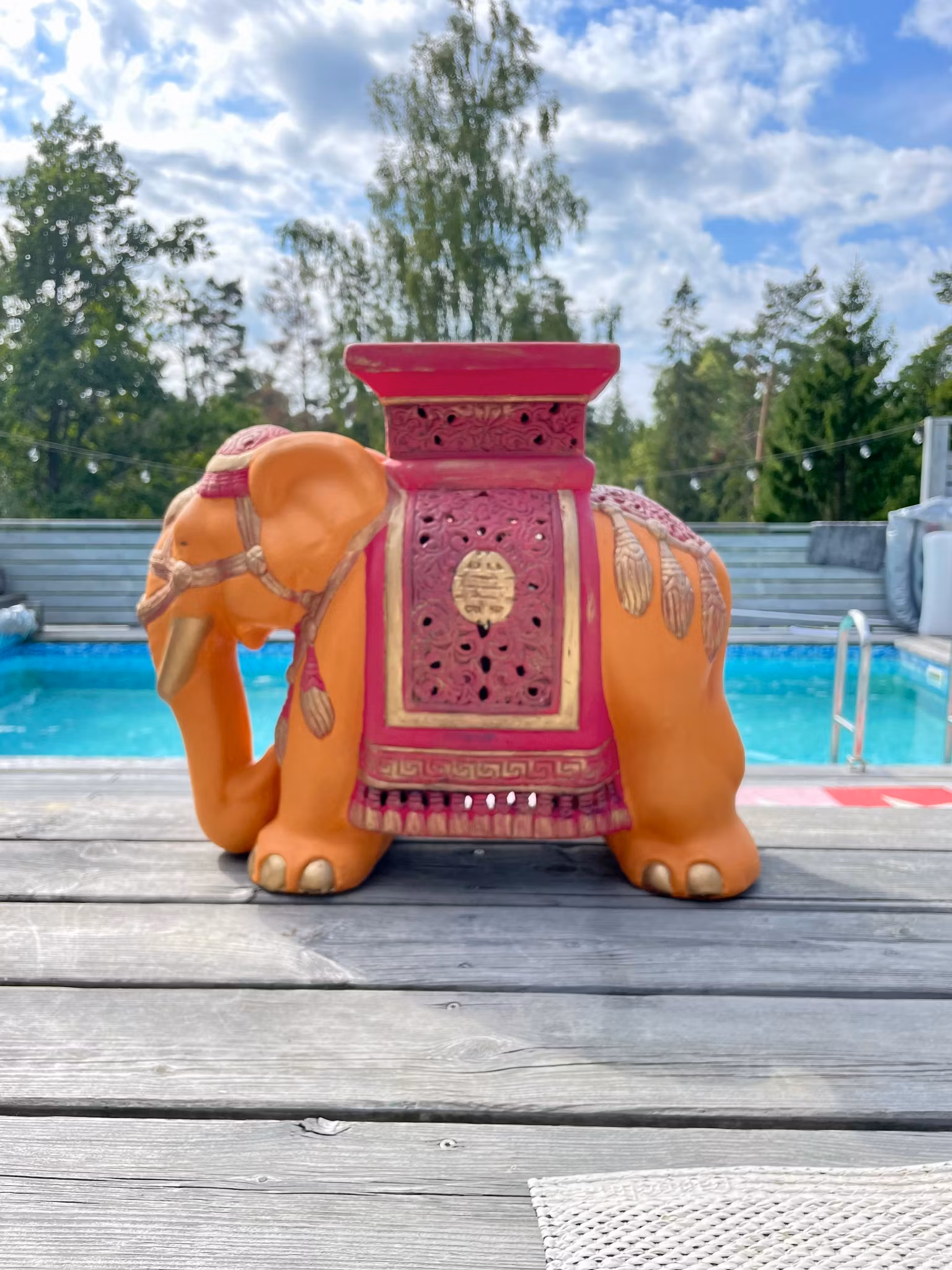 Porslin elefant, Färgglad elefant, Elefant i porslin, Unik prydnad, Annie Sloan, Porslin figur,