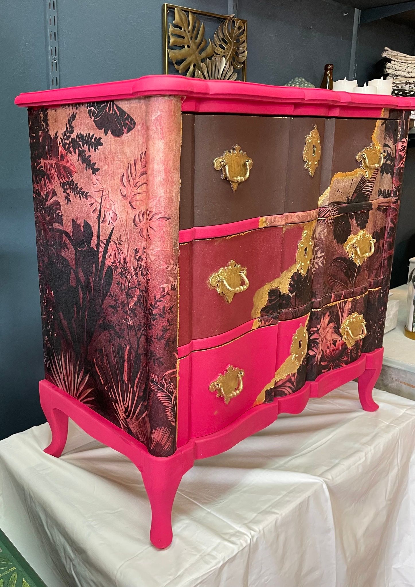 Unik möbel, Byrå, Rosa och guld, Decoupage, Rosa byrå,