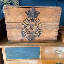 Kista med Champagnetext