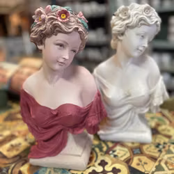 Målad Byst Sarah Liten