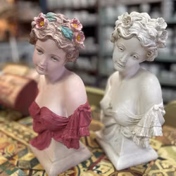 Målad Byst Sarah Liten