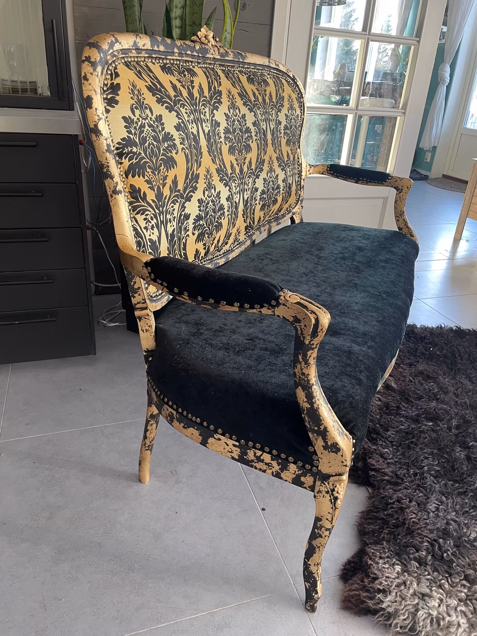 Vacker soffa i rokoko