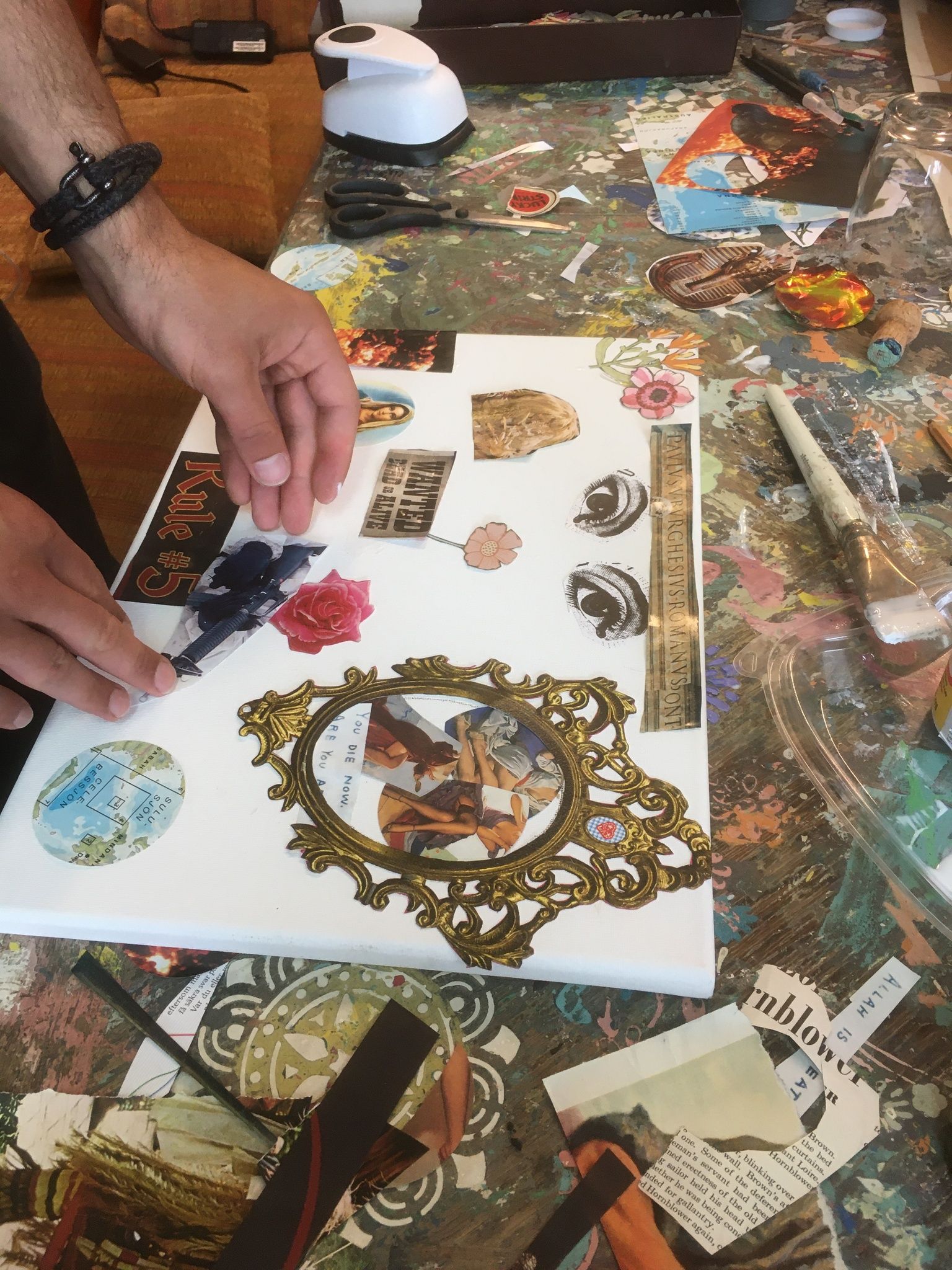 collage, mixed media, kurs, skapande, bilder, lim, skalpell, skärmatta, tidningar, guldram