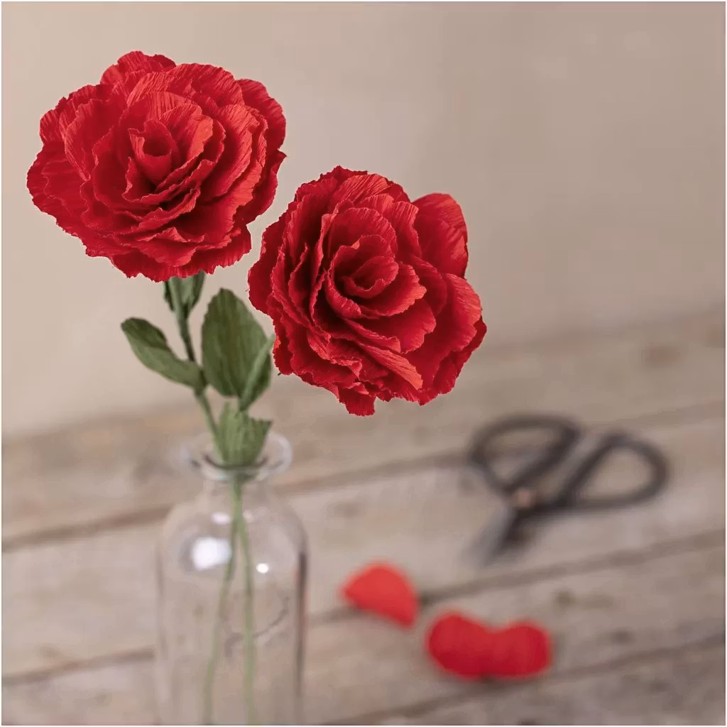 Kräppapper Röd Ros    Mini DIY Kit, innehåll, blommor, blomstjälkar, sax