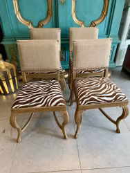 Stolar med Distinkt Stil – Elegant Koppardetalj
