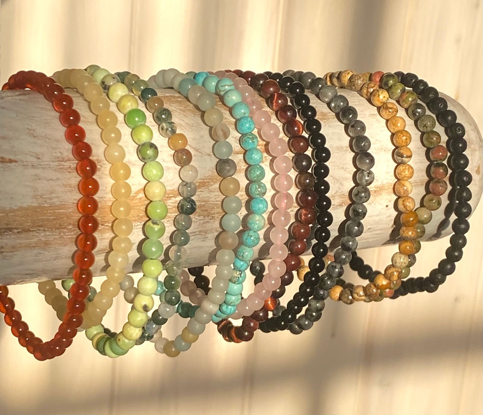 Armband gul kalcit 4mm pärlor
