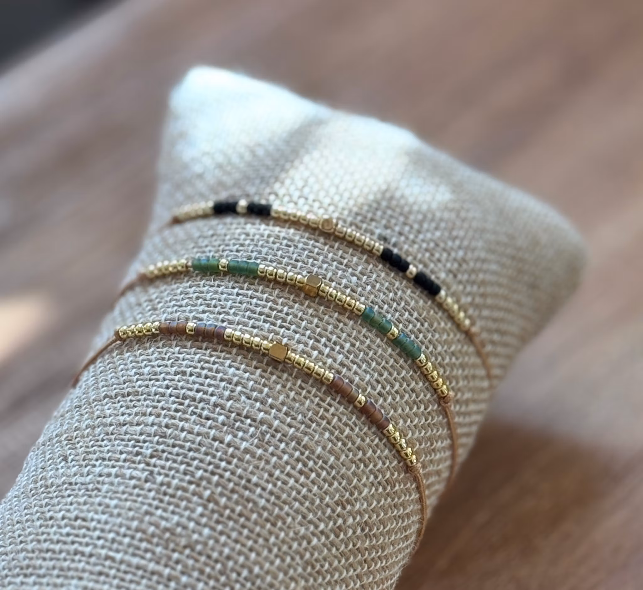 Armband guld/brunlila skimmer