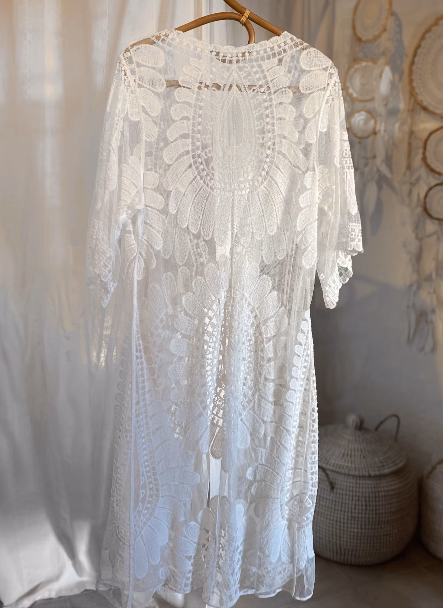 Vit, broderad kaftan