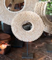 Liten, rund deco med cowry snäckor