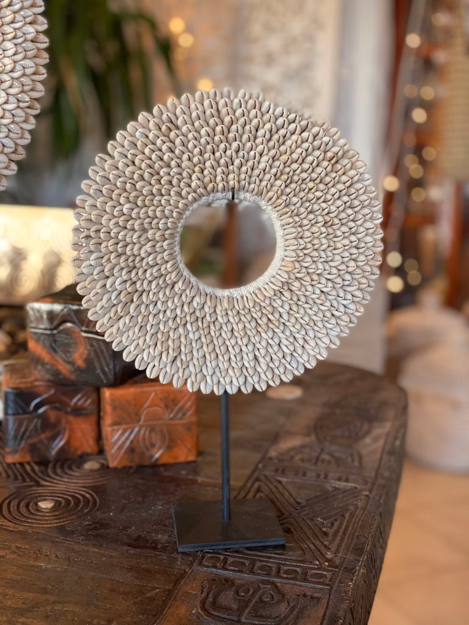 Liten, rund deco med cowry snäckor