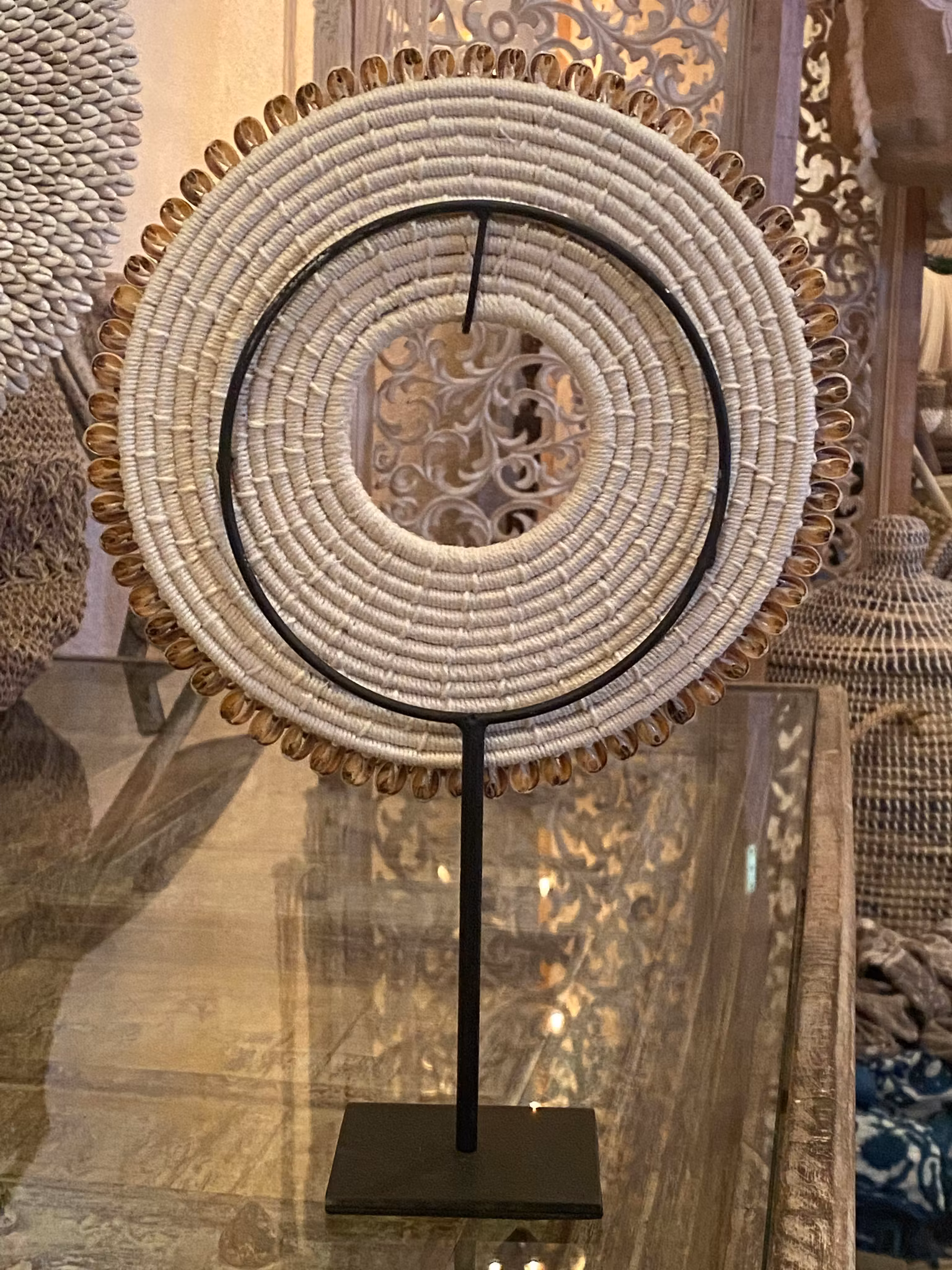 Liten, rund deco med cowry snäckor