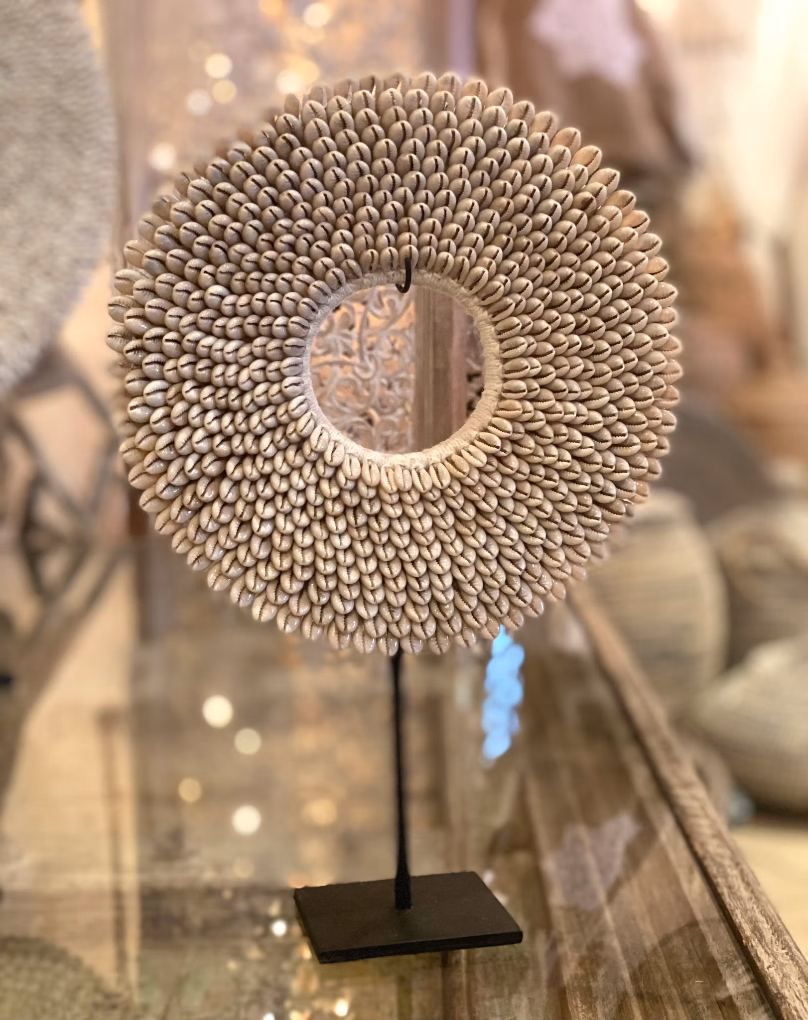 Liten, rund deco med cowry snäckor