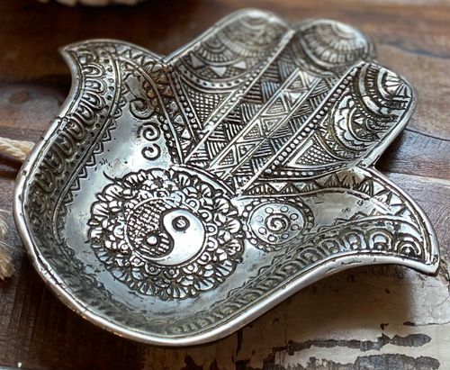 Hamsa hand i försilvrad brons