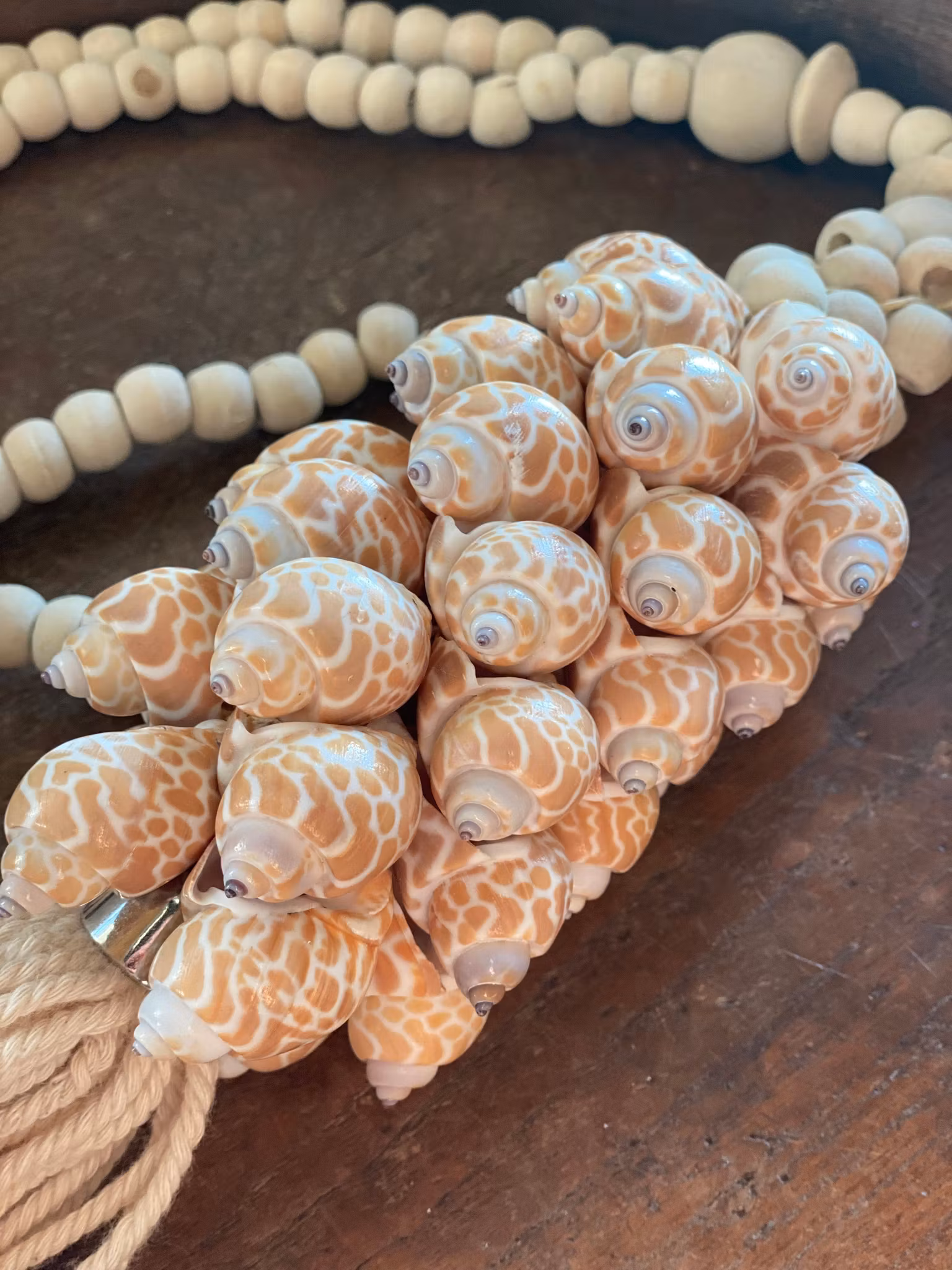 Deco halsband med träpärlor och snäckor