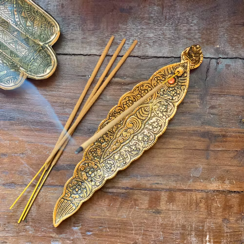 Rökelsehållare i guld med Buddha