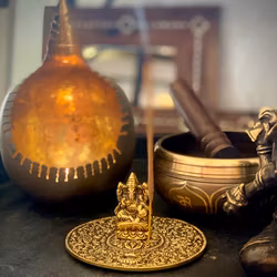 Rökelsehållare guld fat med Ganesha
