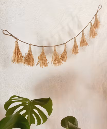 Girlang tassle raffia