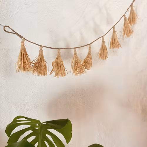 Girlang tassle raffia